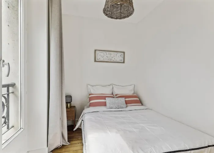 Cozy 2-Bedroom Near Montmartre